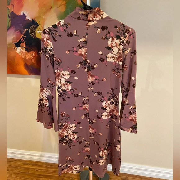 Floral mock neck dress - Picture 3 of 6